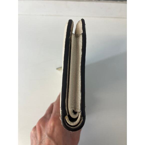 MICHAEL KORS, LARGE IVORY PEBBLED LEATHER WALLET - Picture 5 of 16